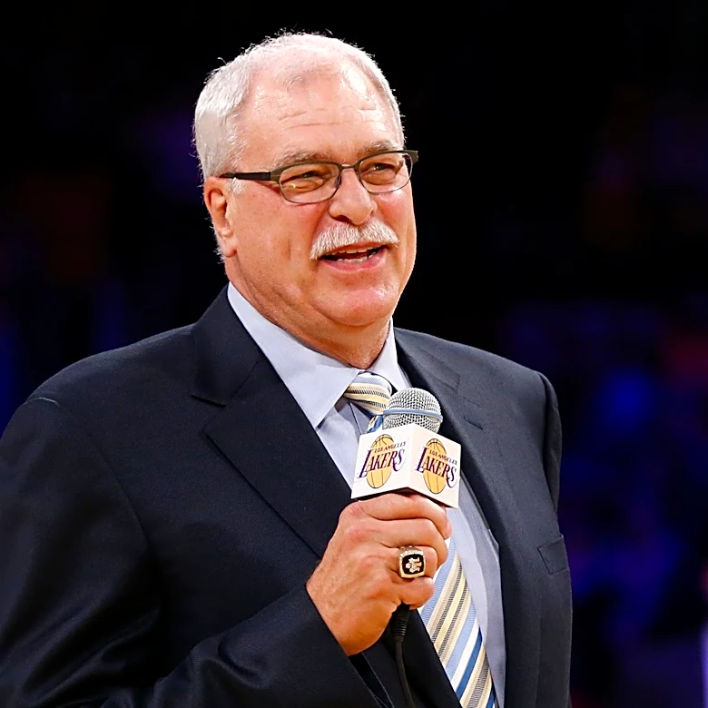 Lakers to honor Phil Jackson with a statue next season