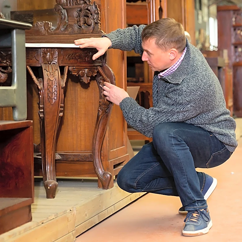 It Was Around In The '50s — Now This Valuable, Space-Saving Dining Set Is A Thrift Store Jackpot