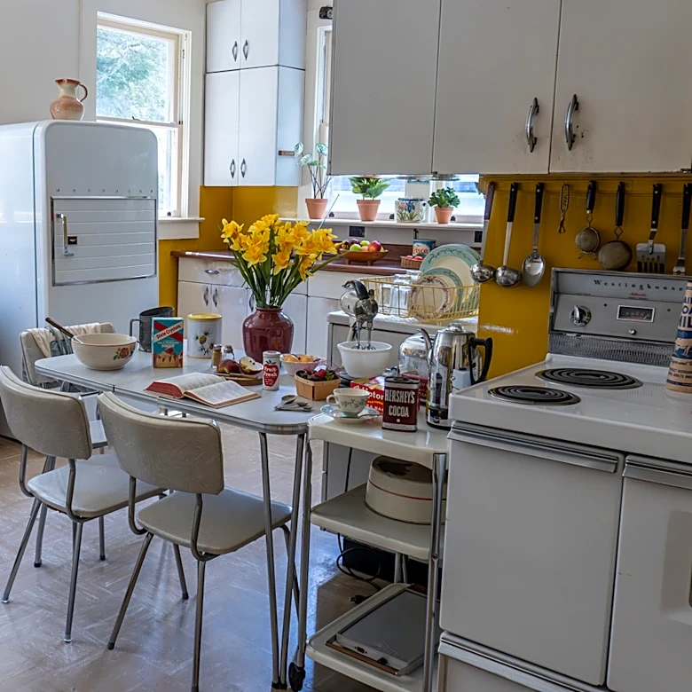 The '60s Cabinet Style No One Uses Today But Should Be Brought Back