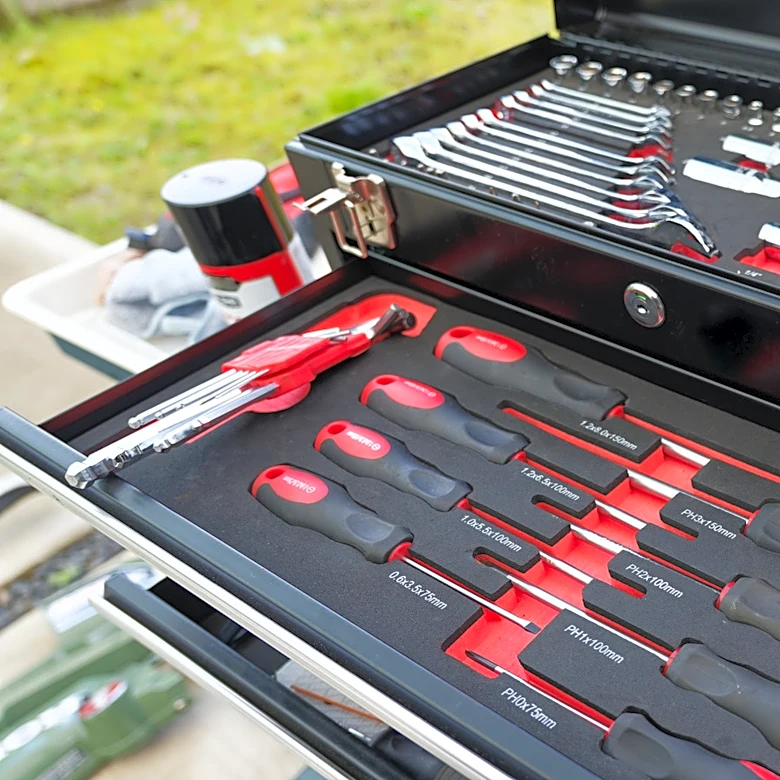Ditch Traditional Tool Boxes: The Wire Shelves Idea That'll Keep Your Garage Organized