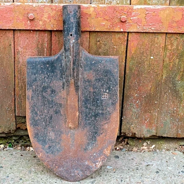 Upcycle An Old Shovel Into The Perfect Succulent Planter With A Clever DIY