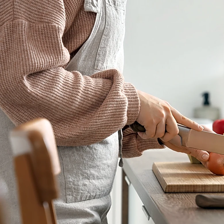 Ditch Clutter: Amazon Has A Kitchen Utensil Holder That Doubles As A Knife Block