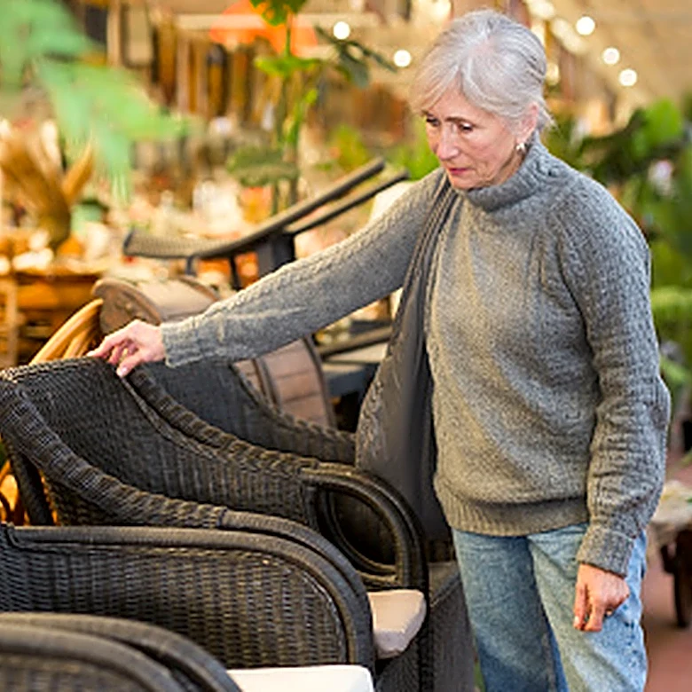 When Does Walmart Mark Down Unsold Outdoor Patio Furniture?