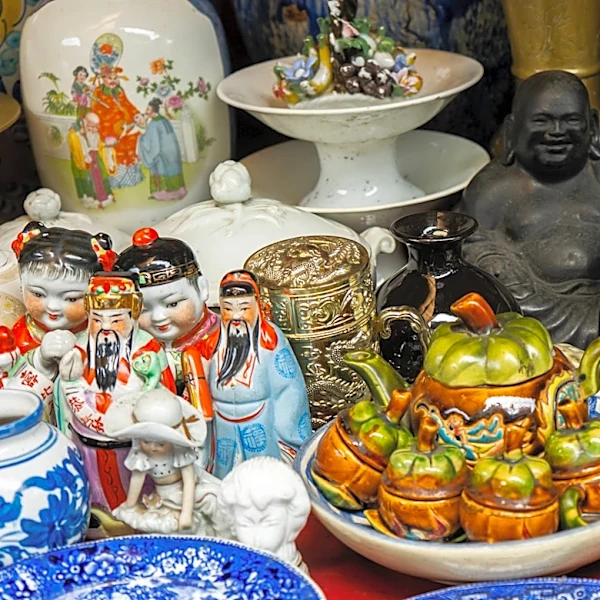 Not Tiffany: The Stunning & Valuable Vintage Porcelain Brand To Look For At The Thrift Store