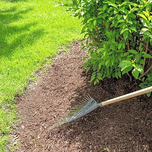 Why There's Simply No Need To Splurge On Expensive Garden Mulch