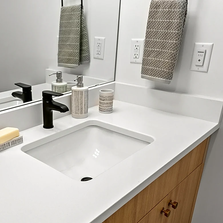 Ditch Your Boring Towel Stand — This 80s Thrift Find Has Way More Style