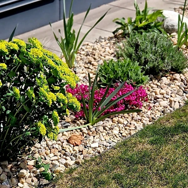 Gravel May Be More Reliable Than Wood Mulch In Your Yard. Here's Why