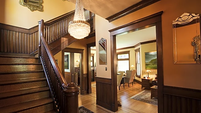 The Useful Feature In Early 1900s Homes & Apartments That Would Be A Major Red Flag Today