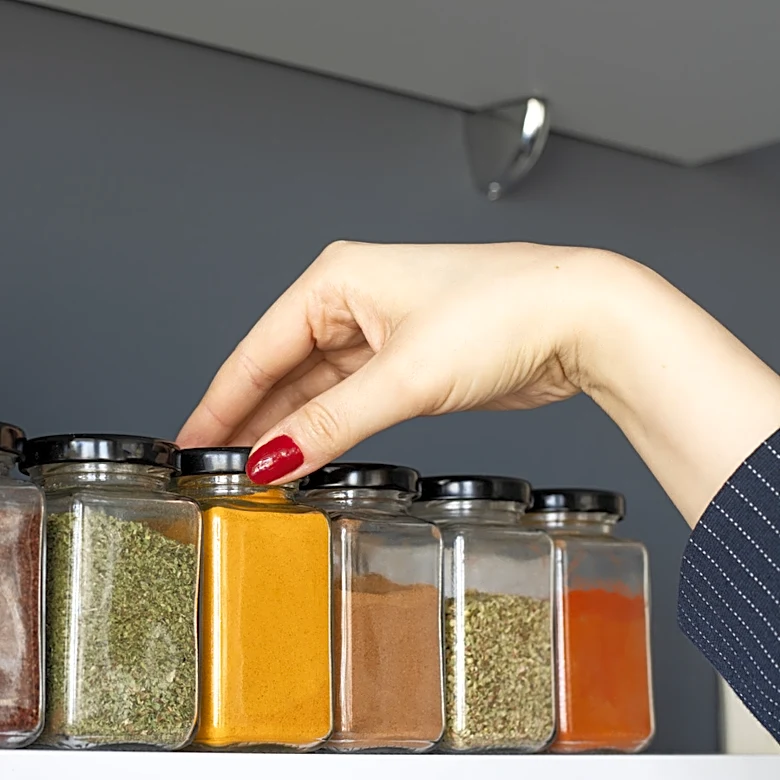 There's No Need For Spice Clutter — Amazon Has An Adjustable Countertop Solution