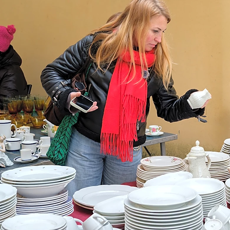 It Was Popular In The '50s — The Antique Dishware Set That's Now Worth A Pretty Penny