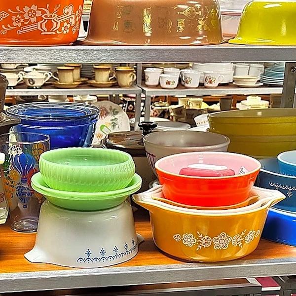The Rare Pyrex Bowl With A Nature-Inspired Pattern That Collectors Dream Of Finding