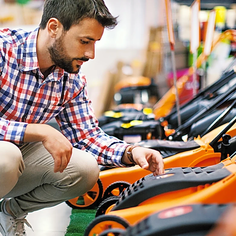 Why Late Summer Is A Great Time To Get A Good Deal On Lawn Mowers