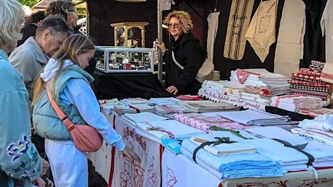 Everyone Used It In The '50s –– The Quirky Tablecloth Style We Still Love