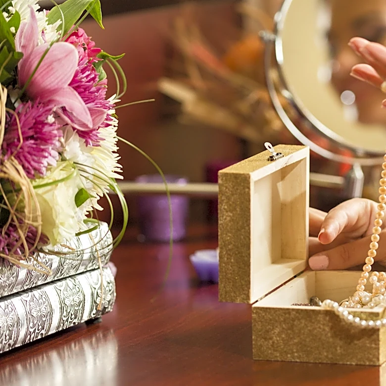 Goodbye To A Traditional Jewelry Box: Try This Stylish, Beach-Inspired DIY