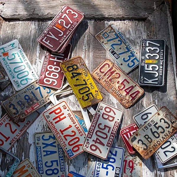 Turn Old License Plates Into A Recycled Planter Box That Looks So Unique