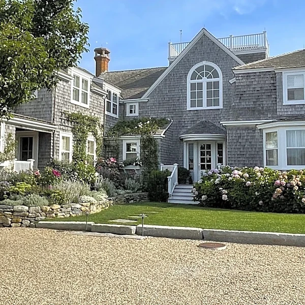 The Circular Feature That Makes Gravel Driveways More Functional And Polished