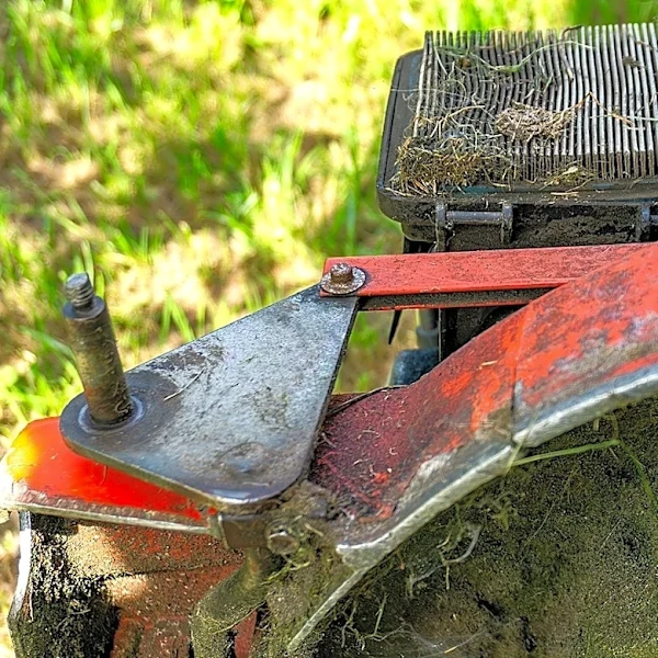 Is It Okay To Hose Down A Lawn Mower?
