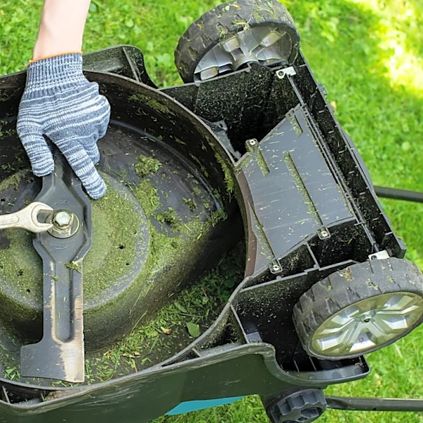 You Don't Need A Bench Grinder To Sharpen Lawn Mower Blades: 8 Other Ways