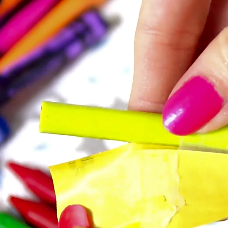 Use Melted Crayons To Create Unique Floral Home Decor