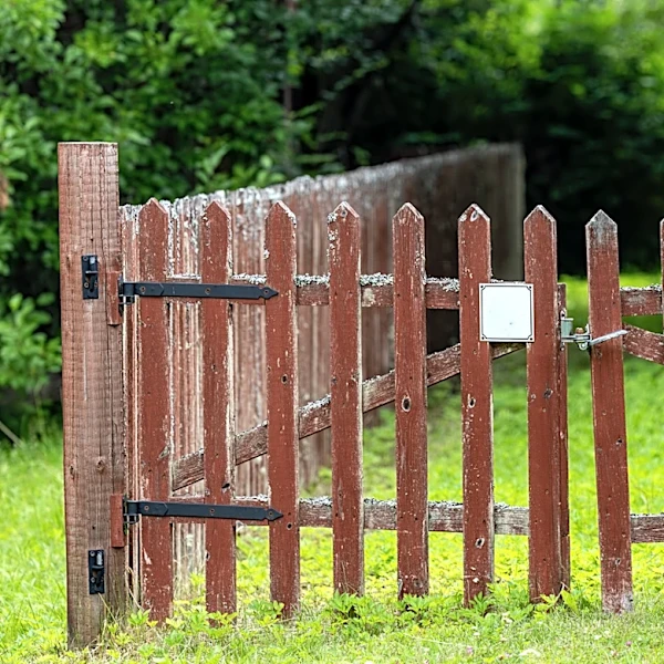 Can You Use Old Fence Slats As Firewood?