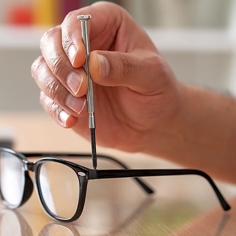 The Spinning Cap On Your Precision Screwdriver Has A Genius Function