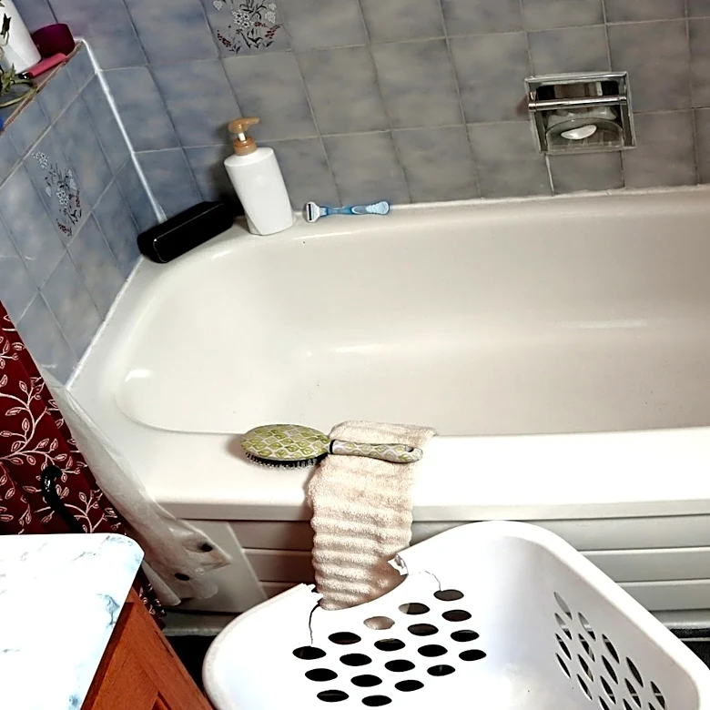 Ditch The Messy Bathtub Rim For An Amazon Find That Keeps Shower Products Organized