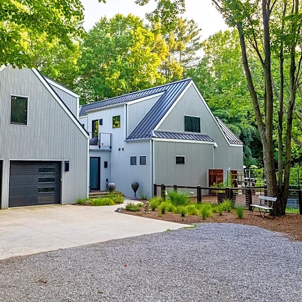 Easily Smooth And Level Gravel Driveways With Wood Pallets