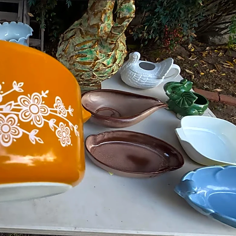 12 Retired '80s Pyrex Patterns That We Want Back On Store Shelves