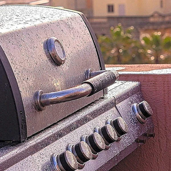 Is It Okay To Use A Gas Grill When It's Raining?