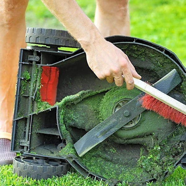 Not WD-40: How To Reduce Grass Sticking On Mower Blades With An Easy Change
