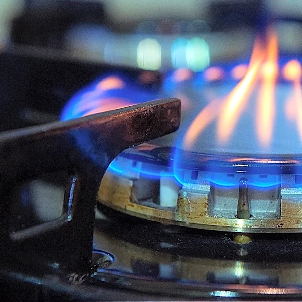 Here's What Is Means If The Flame On A Gas Stove Lifts Up From The Burner