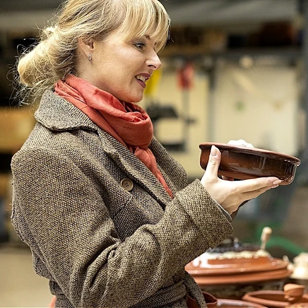 It Debuted In The Late '80s — Now It's The Antique Dishware Line Collectors Are Hunting For