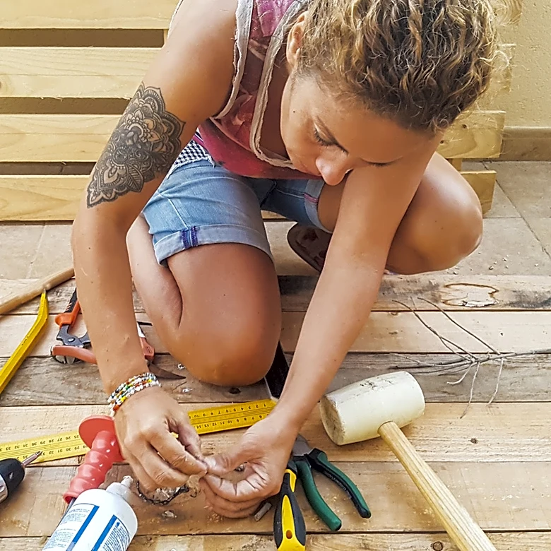 Reuse Old Pallets For An Incredibly Easy-To-Build Pergola