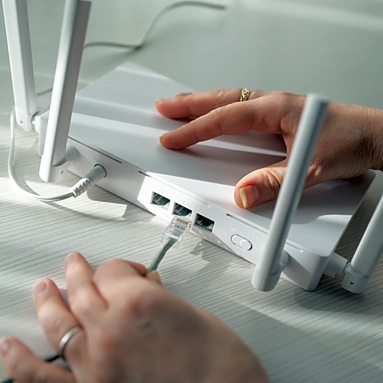Say Goodbye To Internet Router Clutter With An Amazon Solution