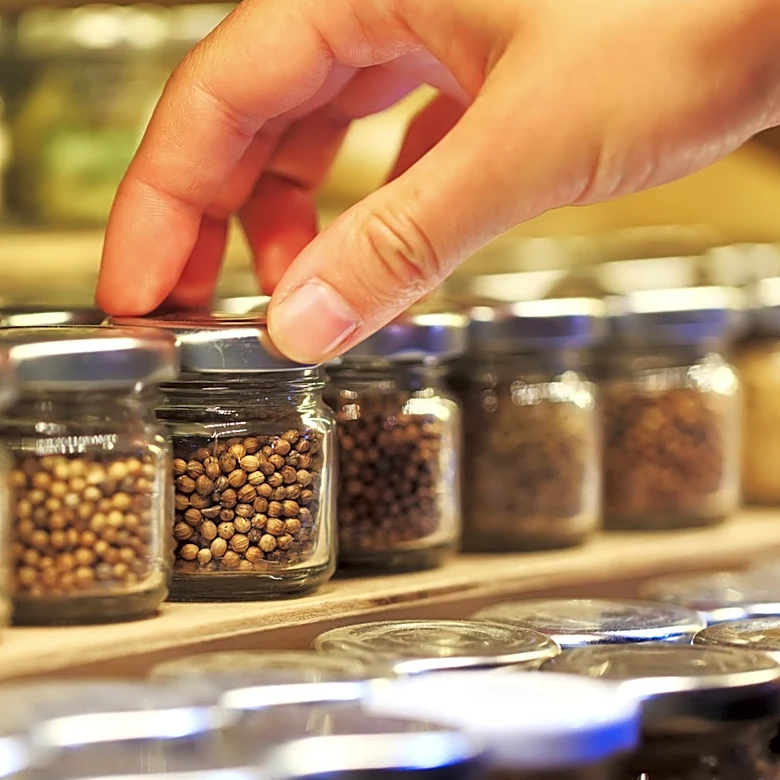 Ditch Ordinary Spice Racks: A Wood Pallet Is All You Need For Cheaper DIY Pantry Storage