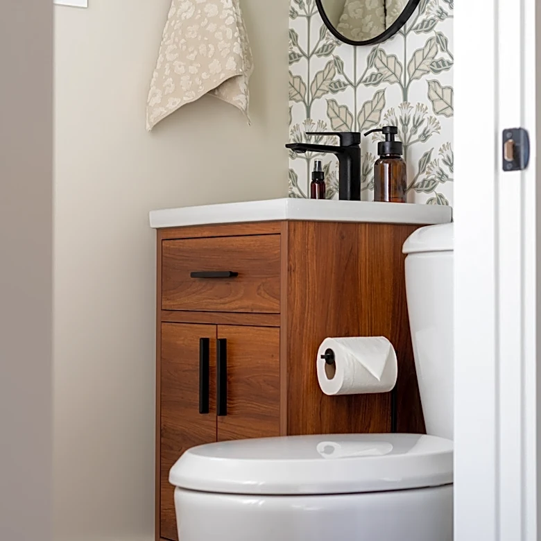 Skip Bulky Cabinets: The Space-Saving Alternative From Amazon For Your Bathroom