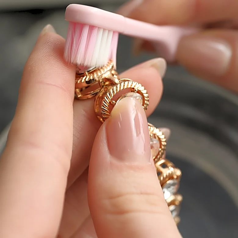 Goodbye Grimy Jewelry: Mix Dawn Dish Soap And Windex To Bring Back The Sparkle