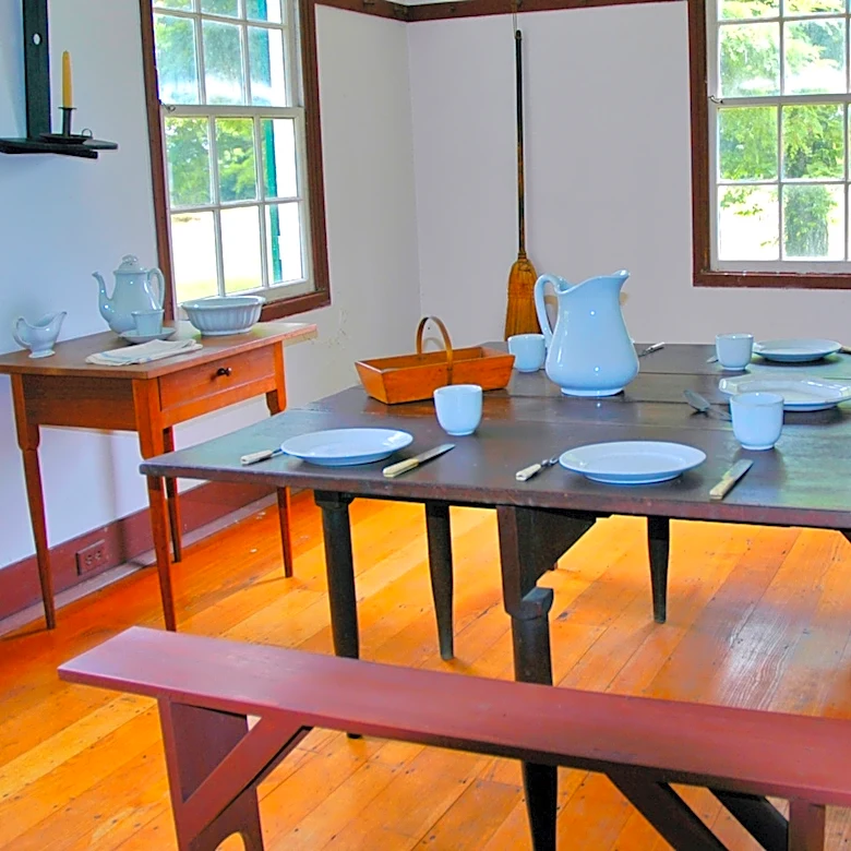 Amish Vs Shaker Furniture: What's The Difference?