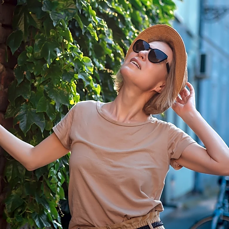 Not Clematis Or Hydrangea: The Sun-Loving Vine That Looks Good On Brick Walls