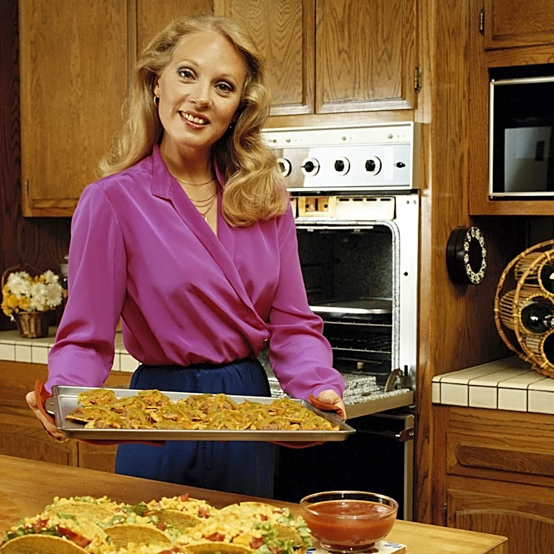 12 Functional '80s Kitchen Appliances We'd Be Thrilled To Find At The Thrift Store