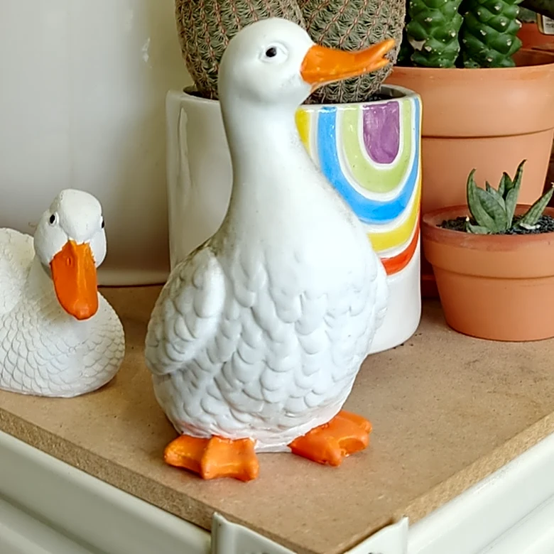 She Turns A Thrifted Duck Into A Cute, Funky Lamp With An Impressive DIY