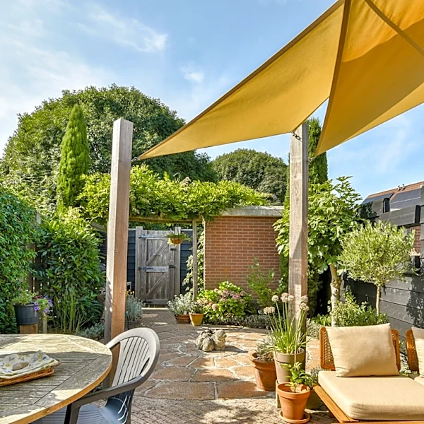 Is It Okay To Leave Shade Sails Up All Year-Round?
