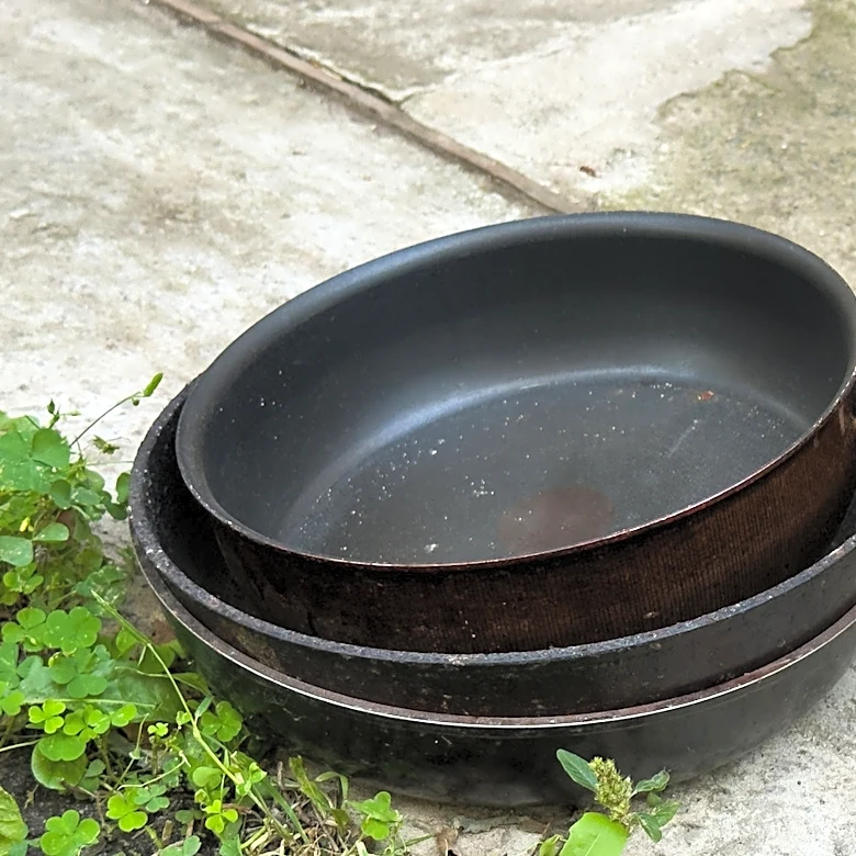 Transform Old Frying Pans Into Eye-Catching Farmhouse Patio Decor With A DIY