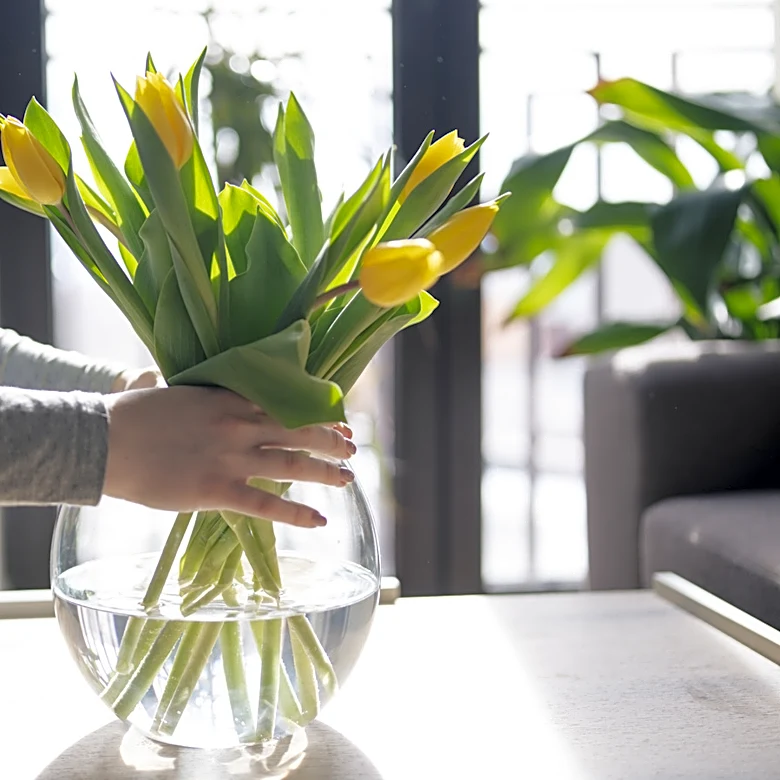 She Transforms A Glass Vase Into The Cutest Bee Hive Decor
