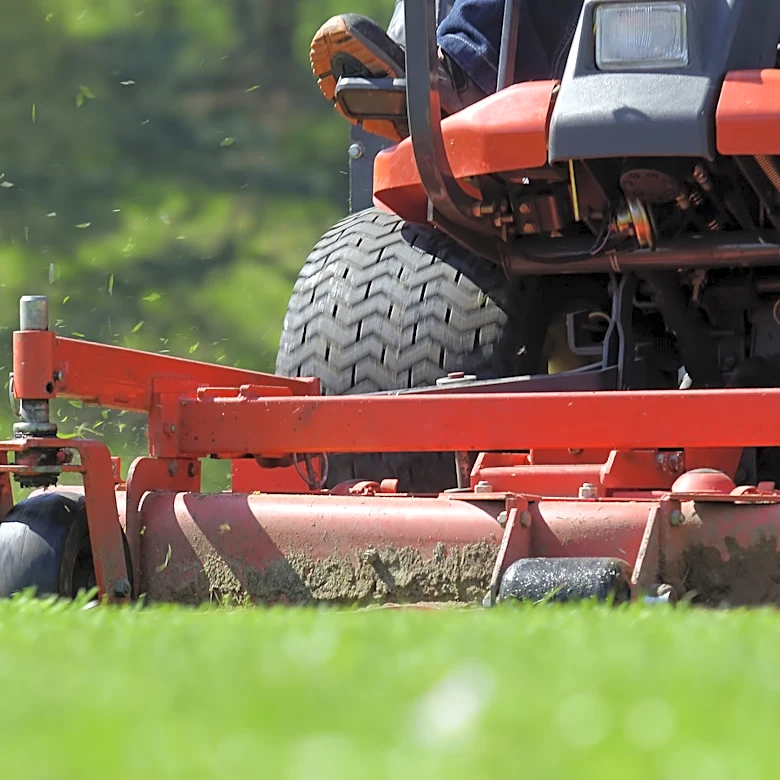 Prevent Mower Blades From Rusting With An Oil That's Already In Your Garage