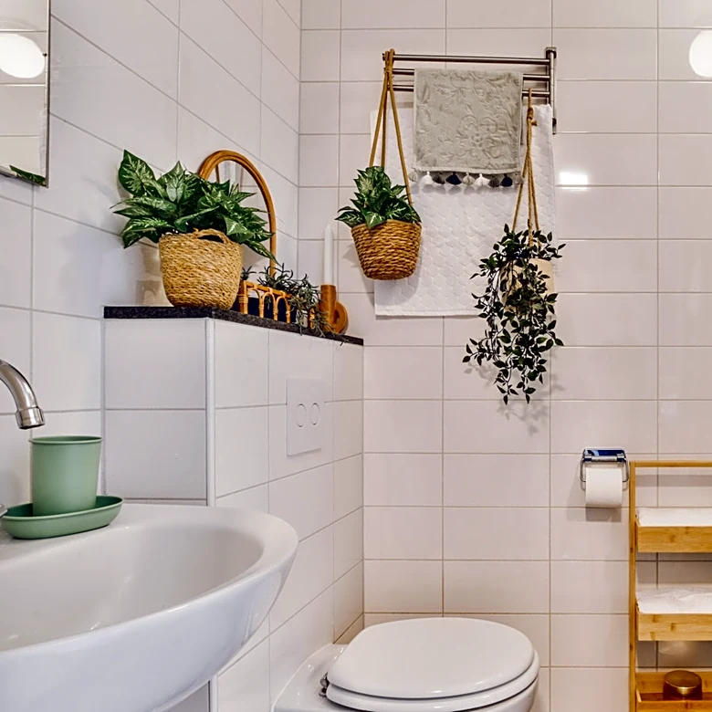 Goodbye Splashes And Water Puddles: The Easy Solution To Keep Your Bathtub Curtain Closed