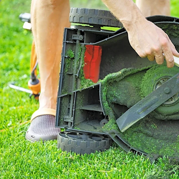 Do This, Not That: The Correct Way To Clean Lawn Mower Blades Before Winter