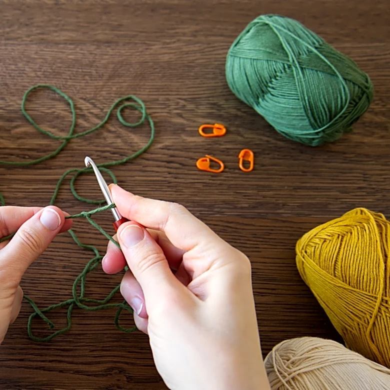 Turn Jars Lids Into The Cutest Mini Crocheted Baskets With This Clever DIY
