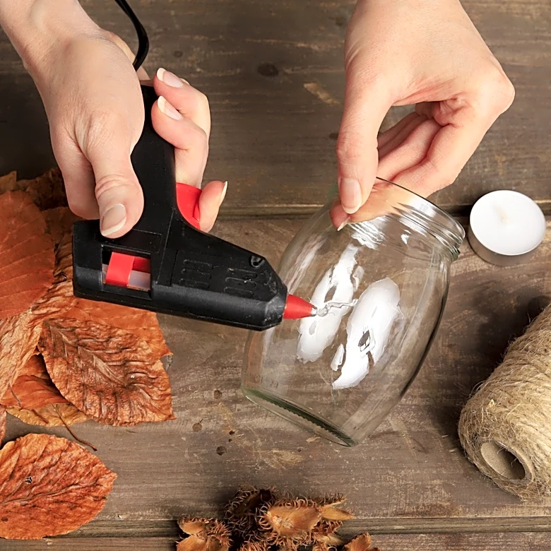 Turn A Plain Mason Jar Into Beautiful Fall-Inspired Snow Globe Decor With A Fun DIY