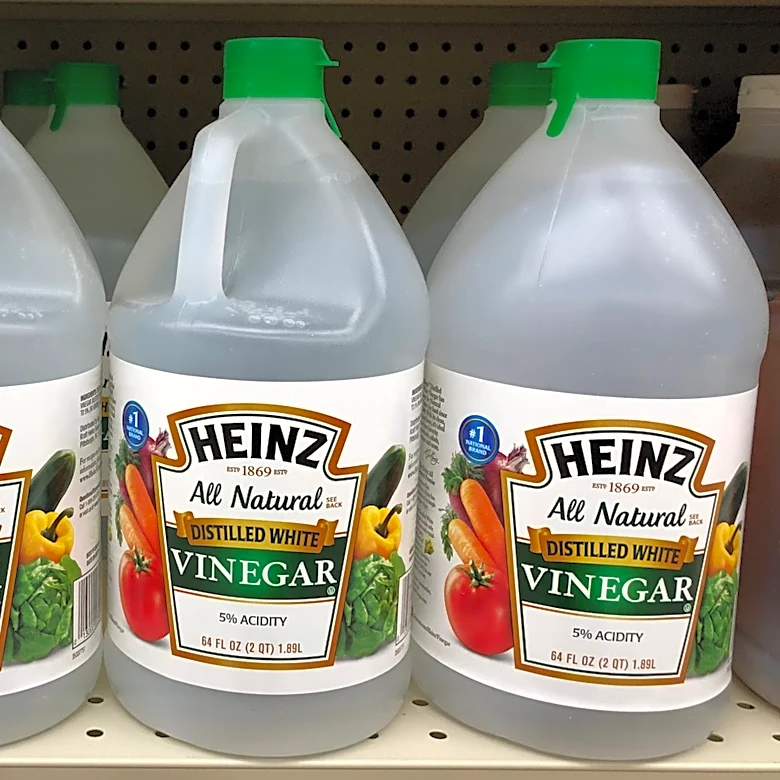 Spraying Your Walls With Vinegar: What It's For And Why It's Recommended